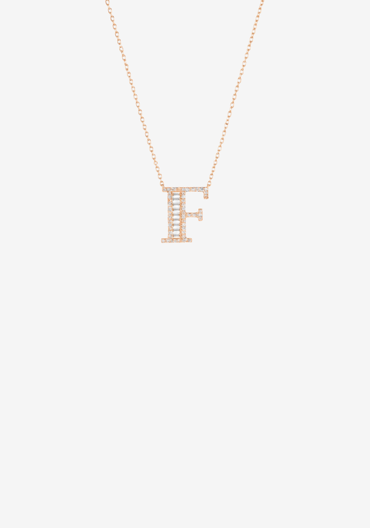 Colar letra em ouro e diamantes