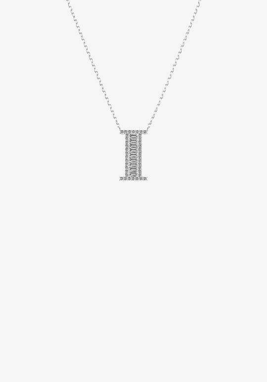 Colar letra em ouro e diamantes