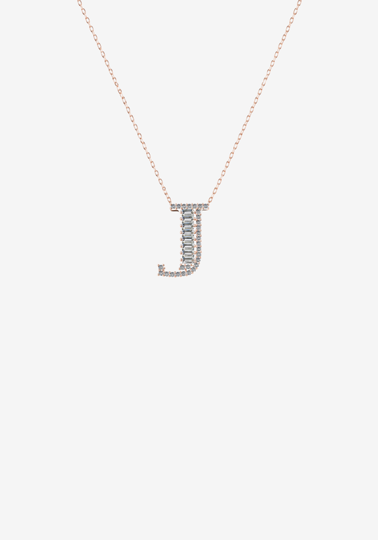 Colar letra em ouro e diamantes
