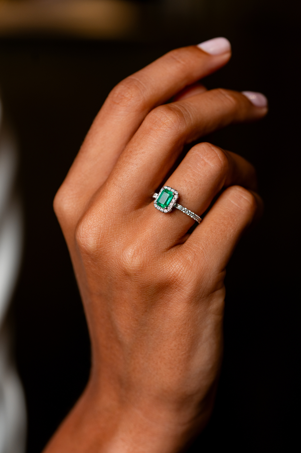 White Gold Engagement Ring with Diamonds and Emerald