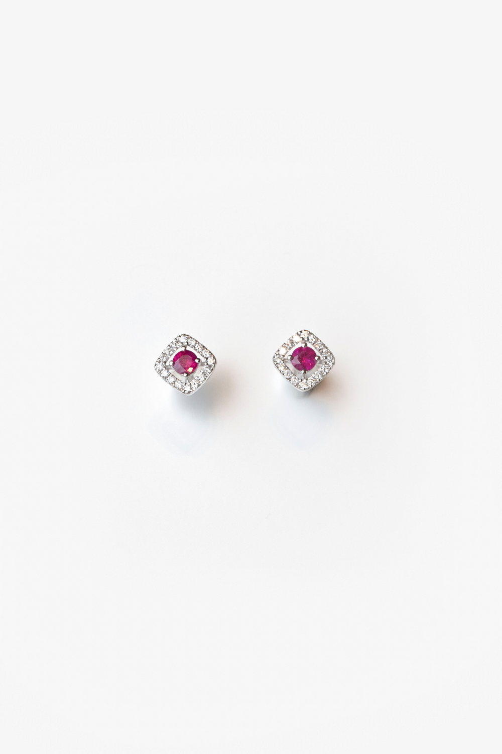 White Gold Earrings with Diamonds