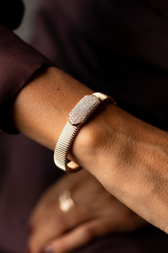 Pulseira em Ouro Rosa com textura e Diamantes