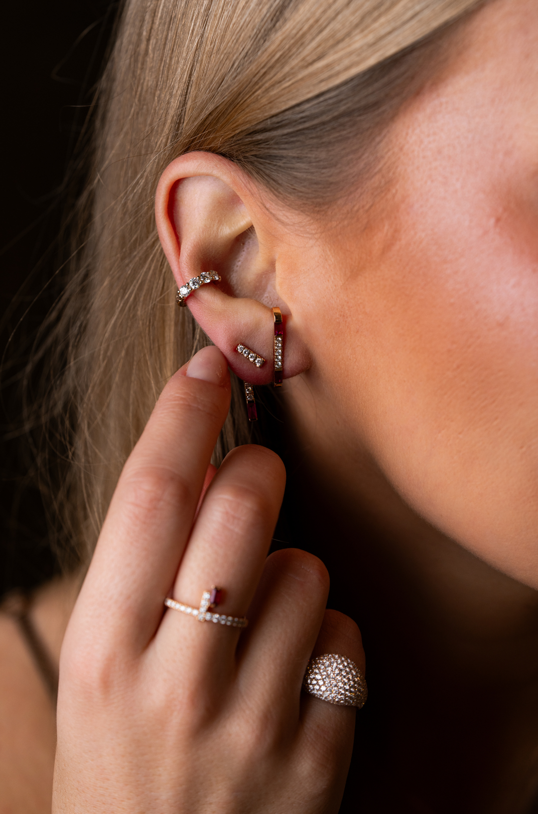 Brincos em ouro rosa com rubis e diamantes