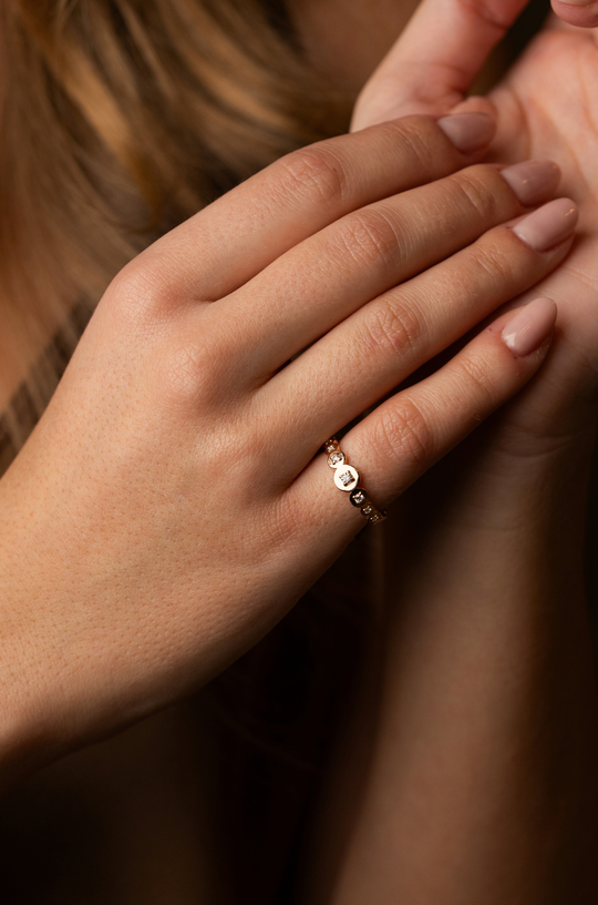 Anel Millenuci em ouro rosa com diamantes