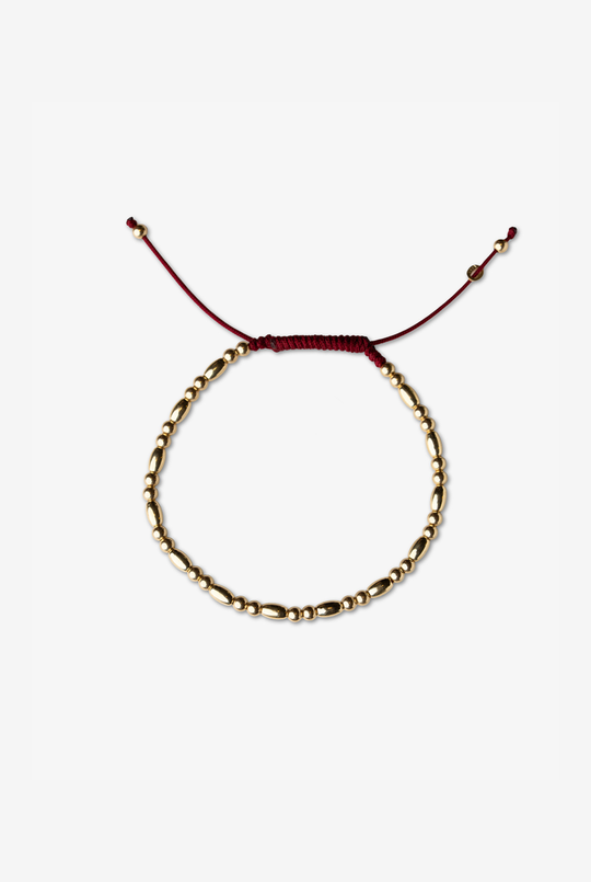 Pulseira em ouro amarelo com algodão bordeaux