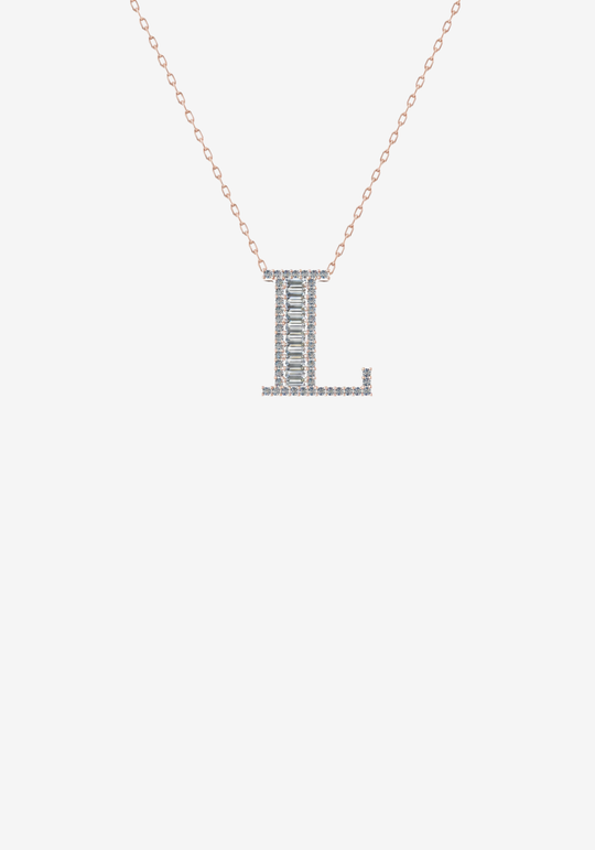 Colar letra em ouro e diamantes