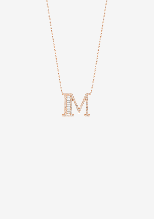 Colar letra em ouro e diamantes