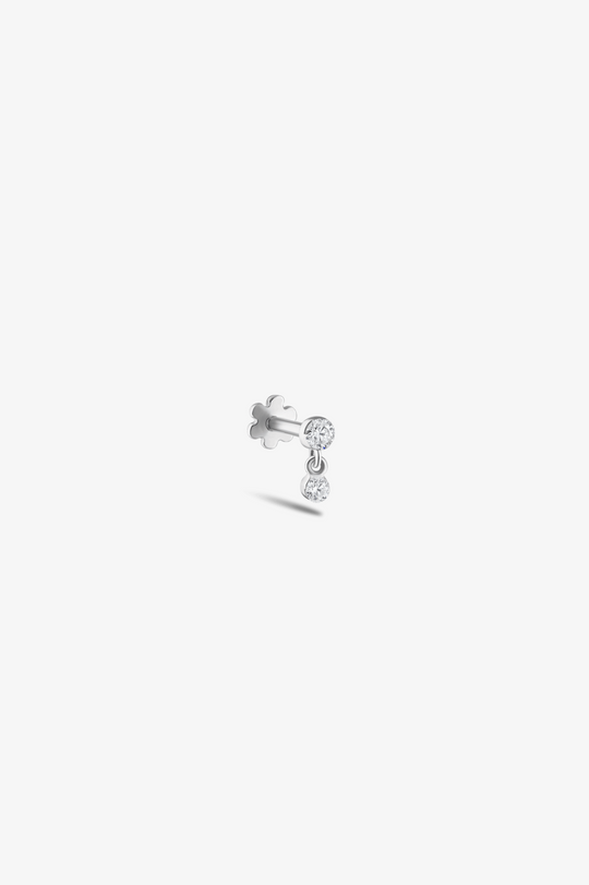 Piercing com pendente e diamantes