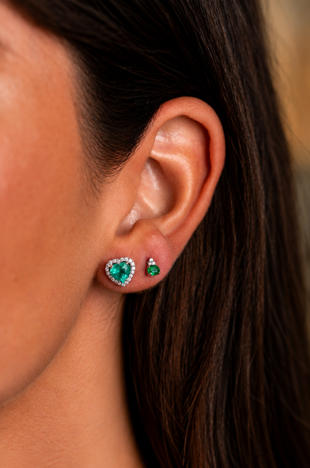 White Gold Earrings with Diamonds and Emerald