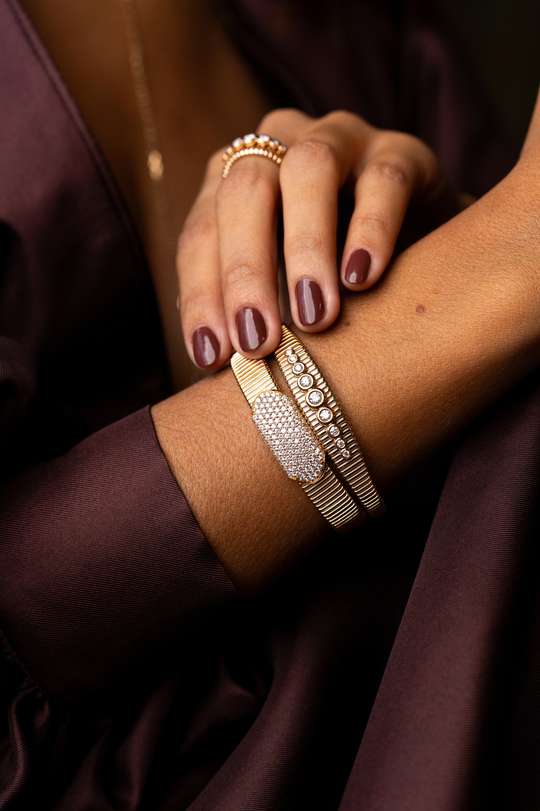 Pulseira em Ouro Rosa com textura e 9 diamantes