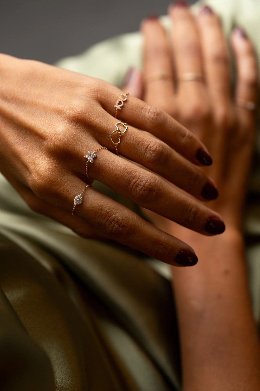 Gold Chain Eye Ring with Diamonds