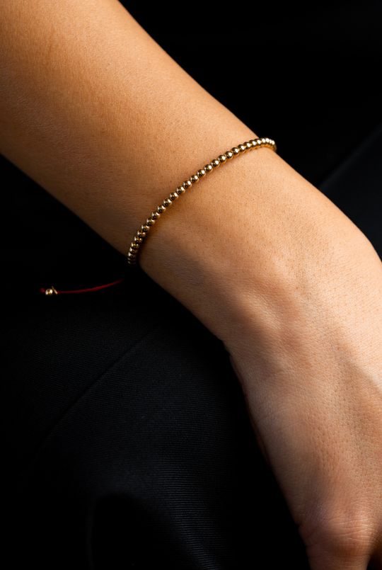 Pulseira às bolinhas em ouro amarelo com algodão bordeaux