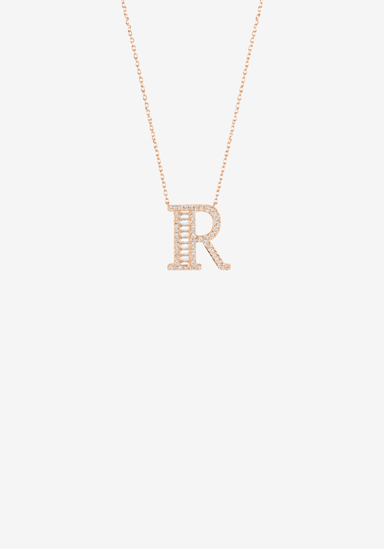 Colar letra em ouro e diamantes