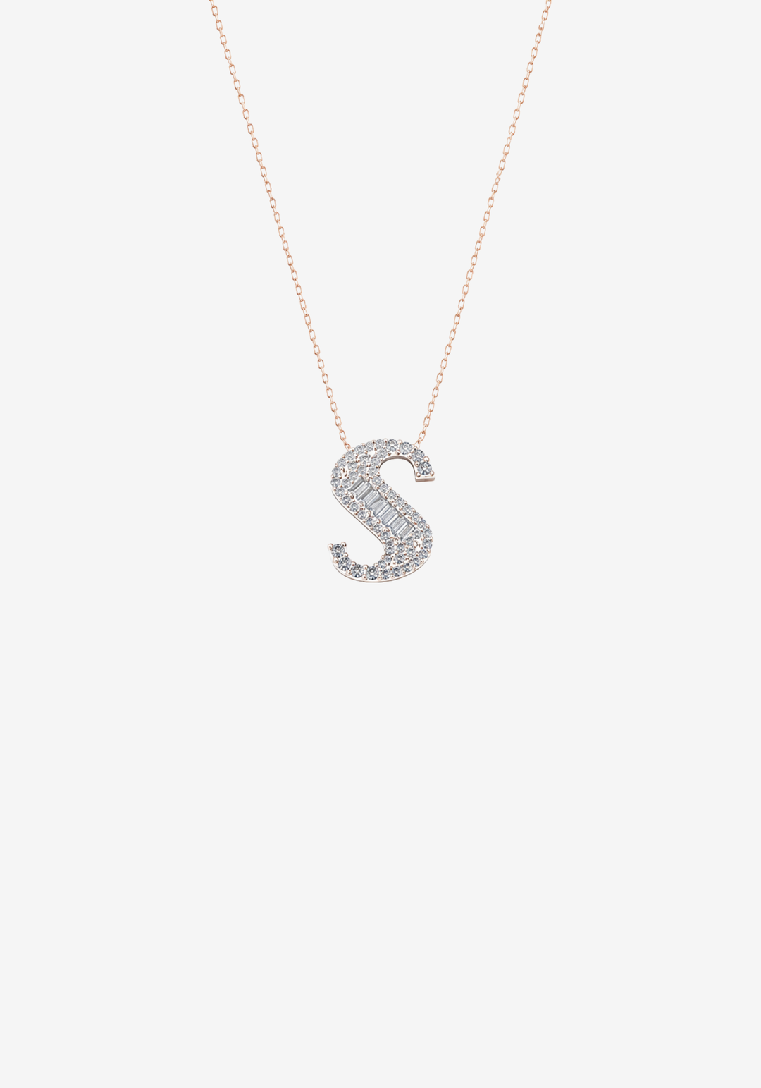 Colar letra em ouro e diamantes