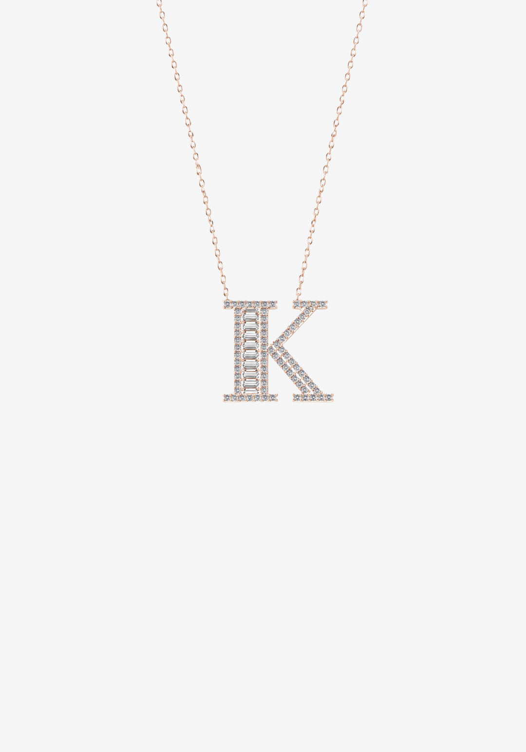 Colar letra em ouro e diamantes