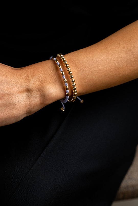 Pulseira às bolinhas em ouro amarelo com algodão lilás