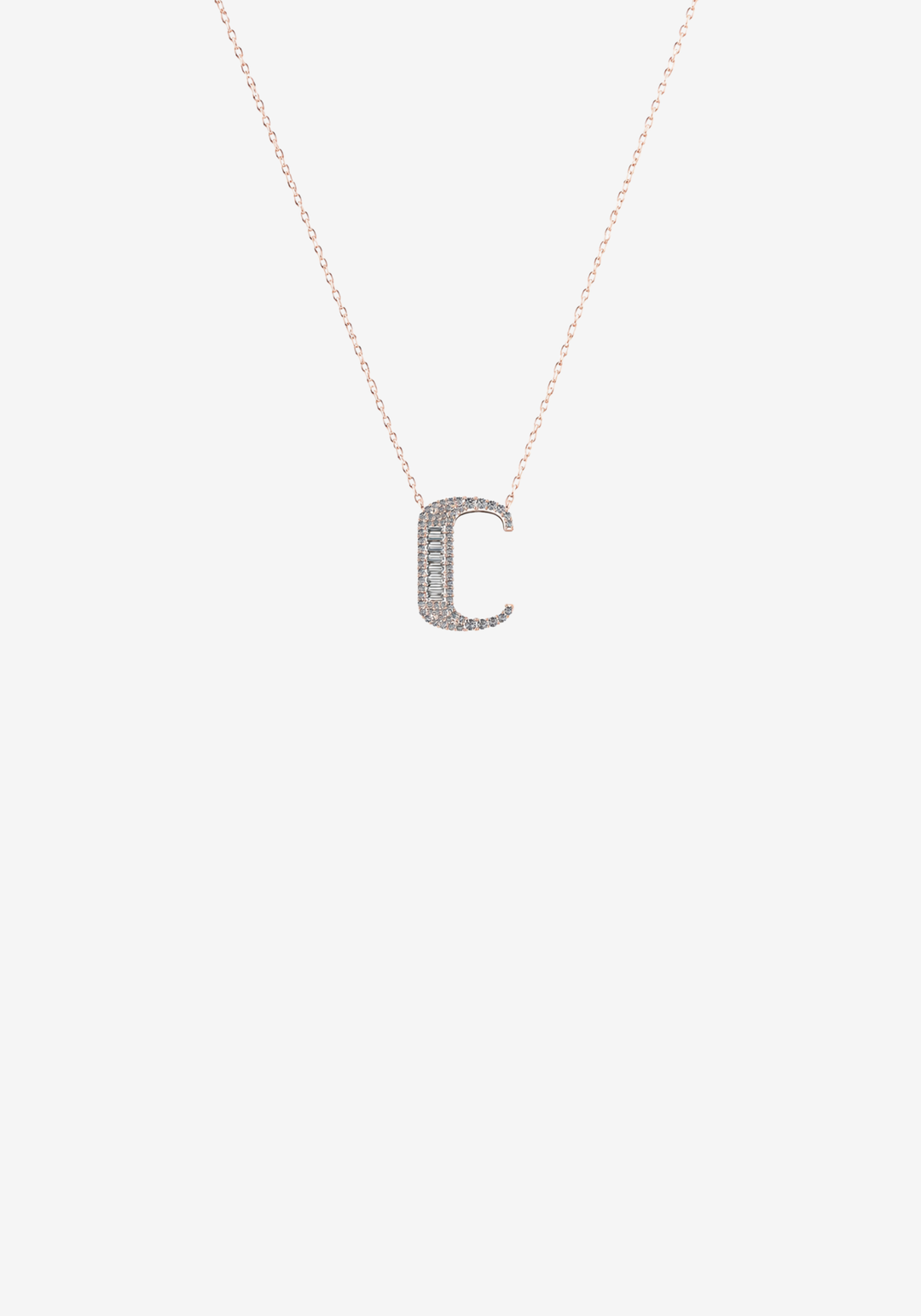 Colar letra em ouro e diamantes