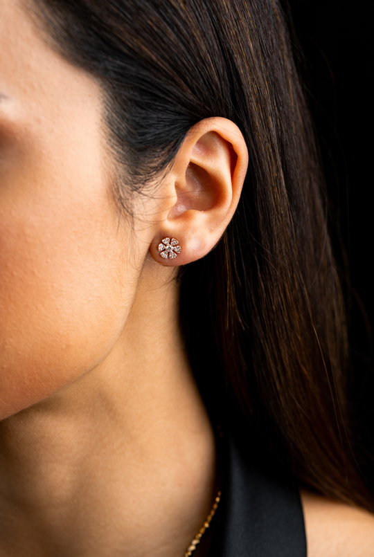 Brincos flor em ouro rosa com diamantes