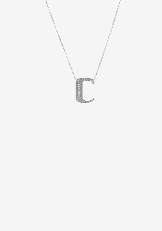 Colar letra em ouro e diamantes