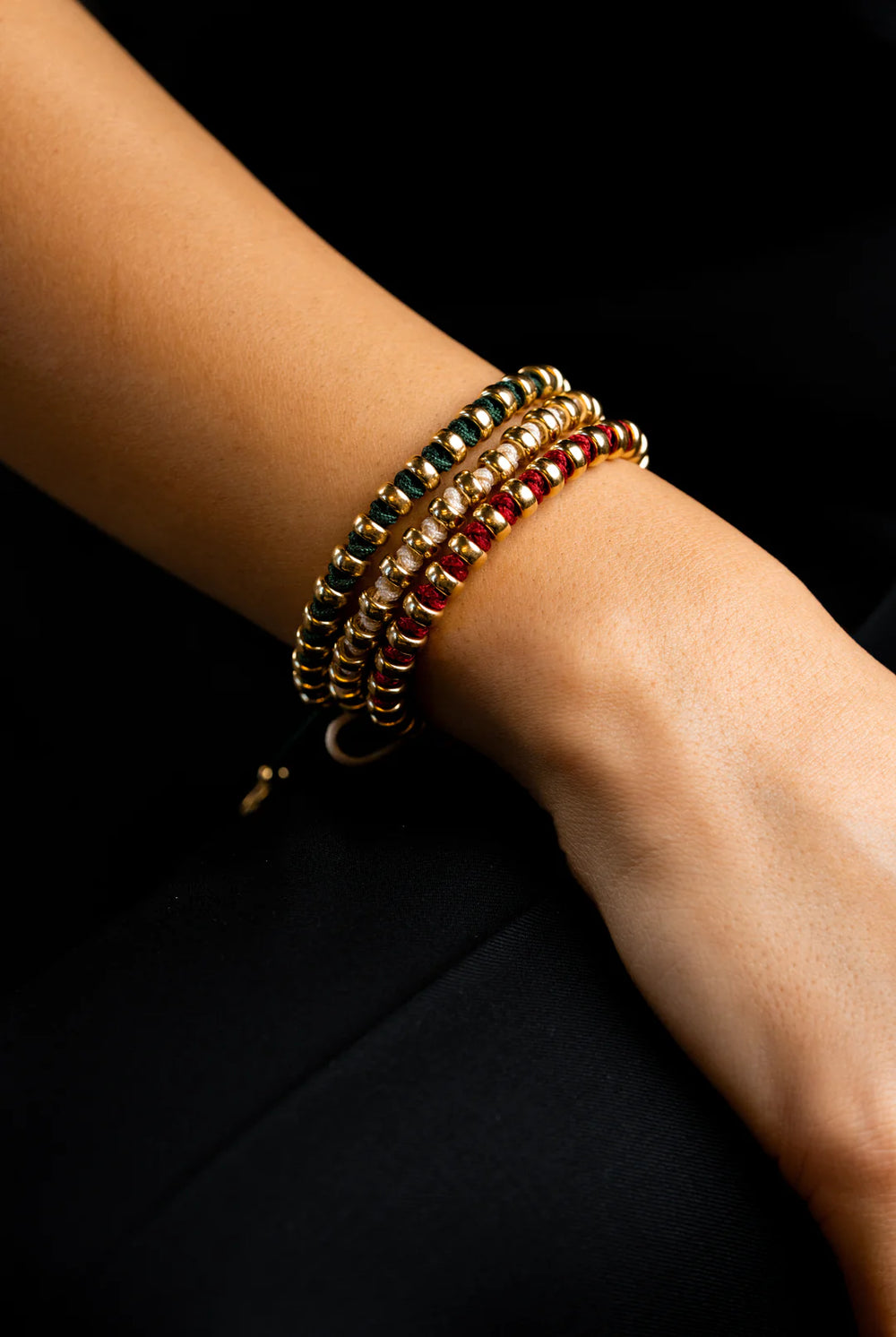 Pulseira Pontos Prateados com Algodão Verde