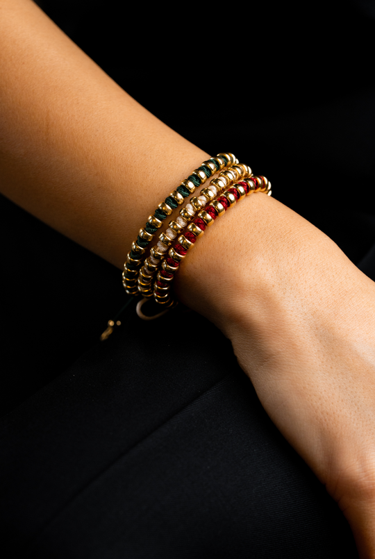 Pulseira com bolinhas prateadas e algodão bordeaux 