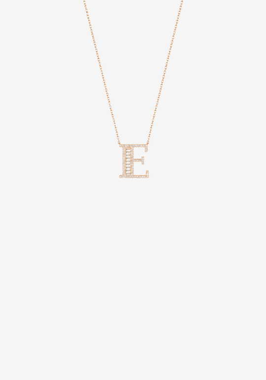 Colar letra em ouro e diamantes
