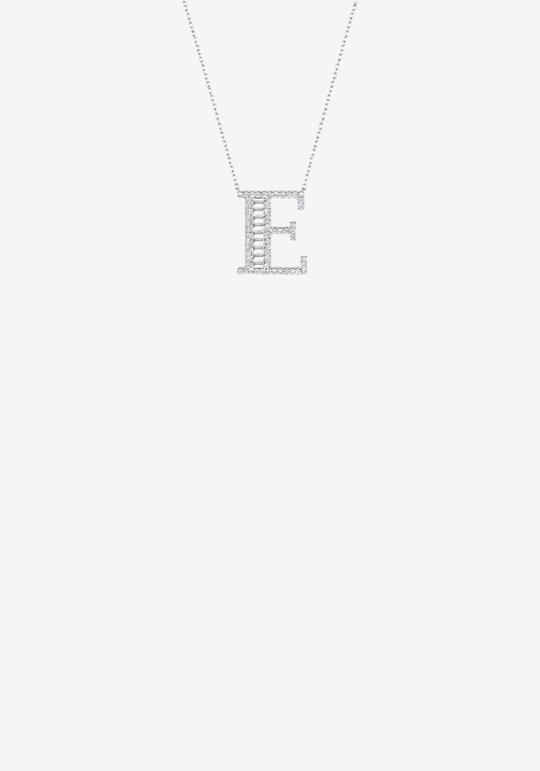 Colar letra em ouro e diamantes
