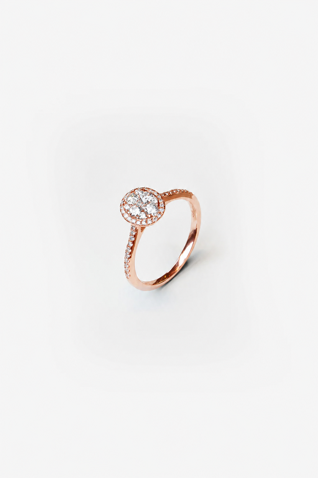 Anel de noivado em ouro rosa com diamantes