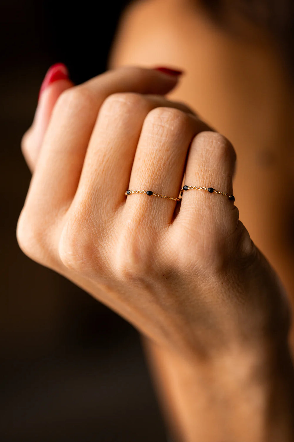 Anel de Ouro com Bolinhas Pretas