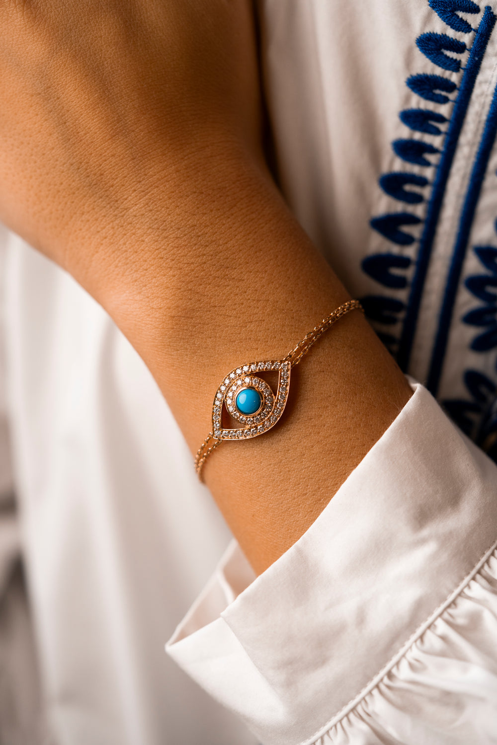 Eye Bracelet In White Diamonds On a Double Chain