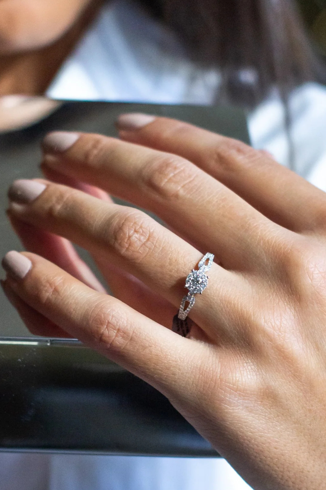 Anel de noivado em ouro branco e diamantes