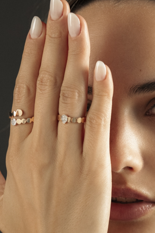 Anel Millenuci em ouro rosa com diamantes