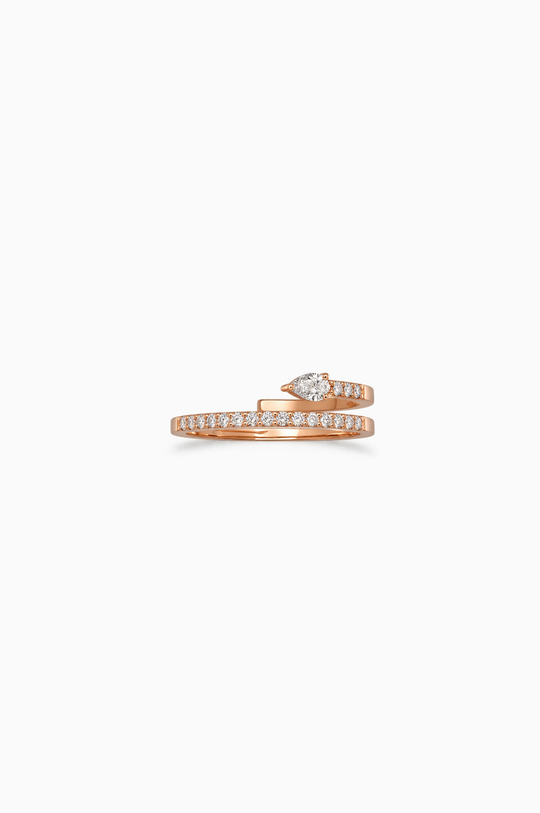 Anel Sattelite em ouro rosa com diamantes