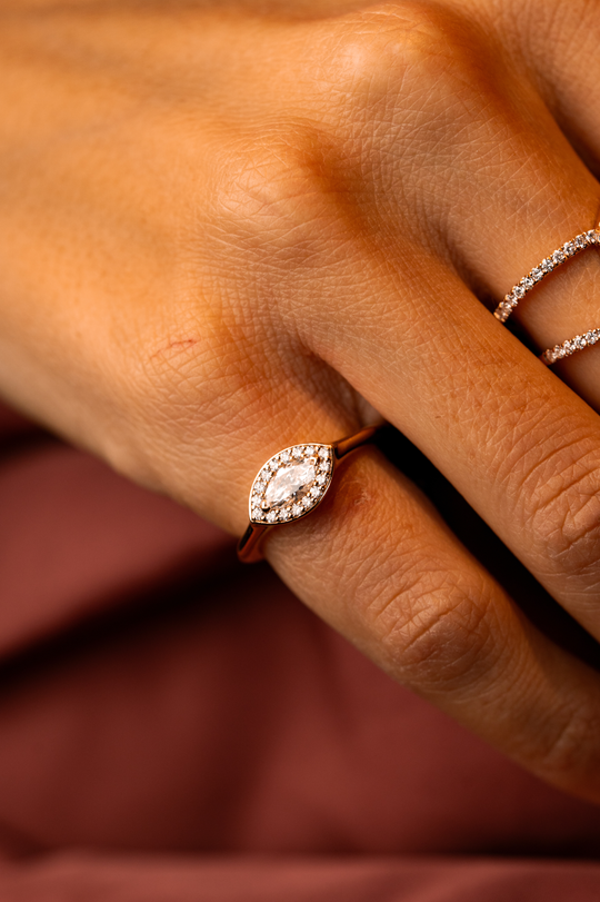 Anel de ouro e diamantes