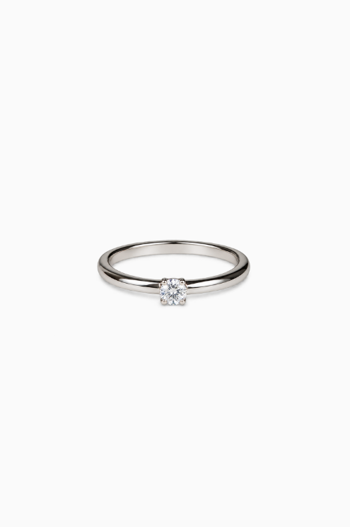 White Gold Ring Engagement With a Solitaire Diamond