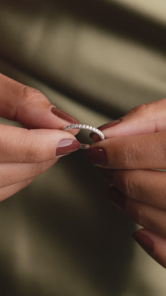 Anel de noivado em ouro branco com diamantes