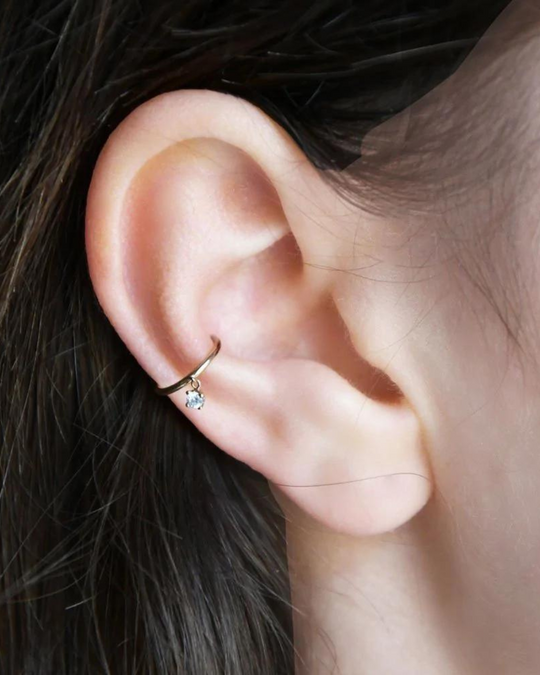 Ear Cuff Dourado com Diamante Solitaire